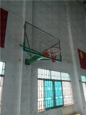 山西临汾安装室内挂墙式篮球架完成